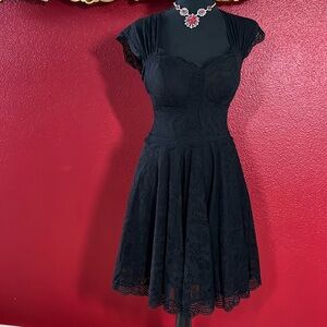 Guess black lace cocktail dress knee length size 4 very soft fabric